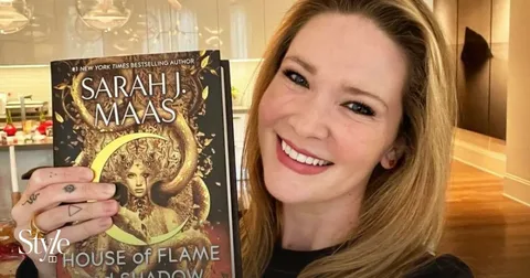 Sarah J Maas Net Worth